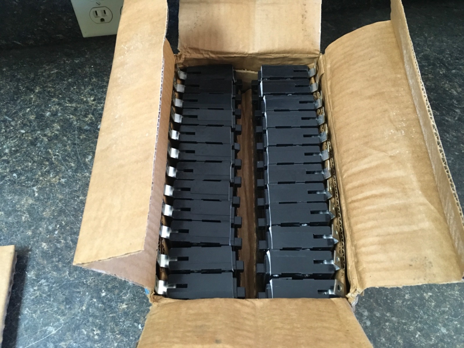 Eaton BAB1020 Circuit Breaker, 20A, Single-Pole *BOX OF 24*