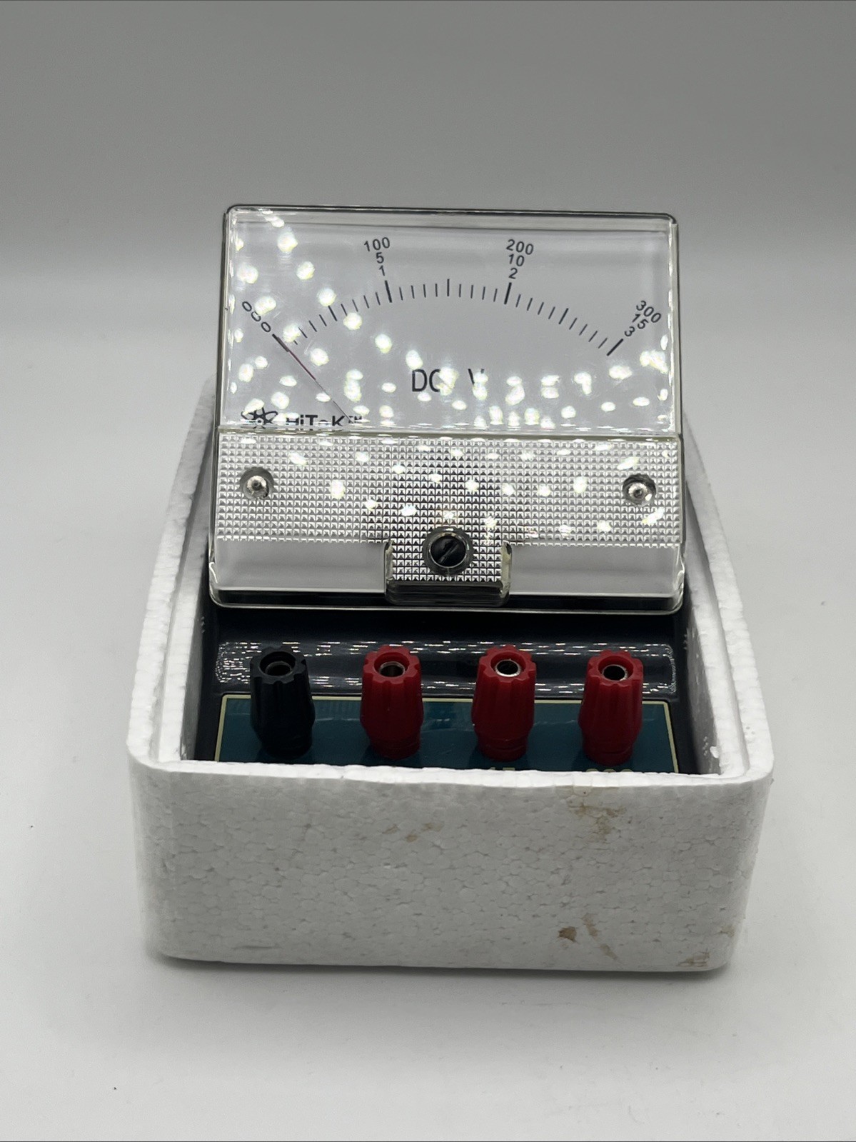 HiTeK D.C. VOLMETER MODEL P57029 TRIPLE SCALE, 0-3V/0-15V/0-300V SCHOOL SURPLUS
