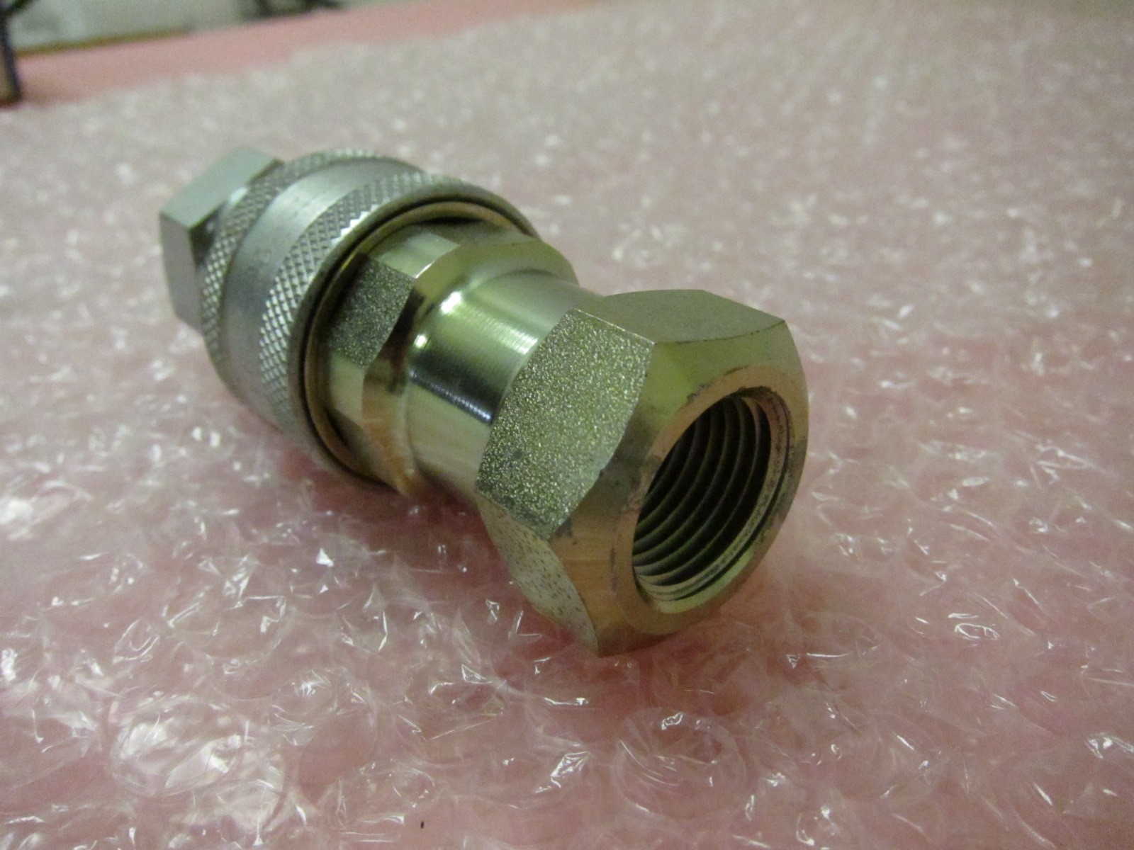 2 AMAT 3300-01008, Aeroquip 5602-8-10S, Qwick Connect, FTG TBG CONN 1/4T 1/4TS