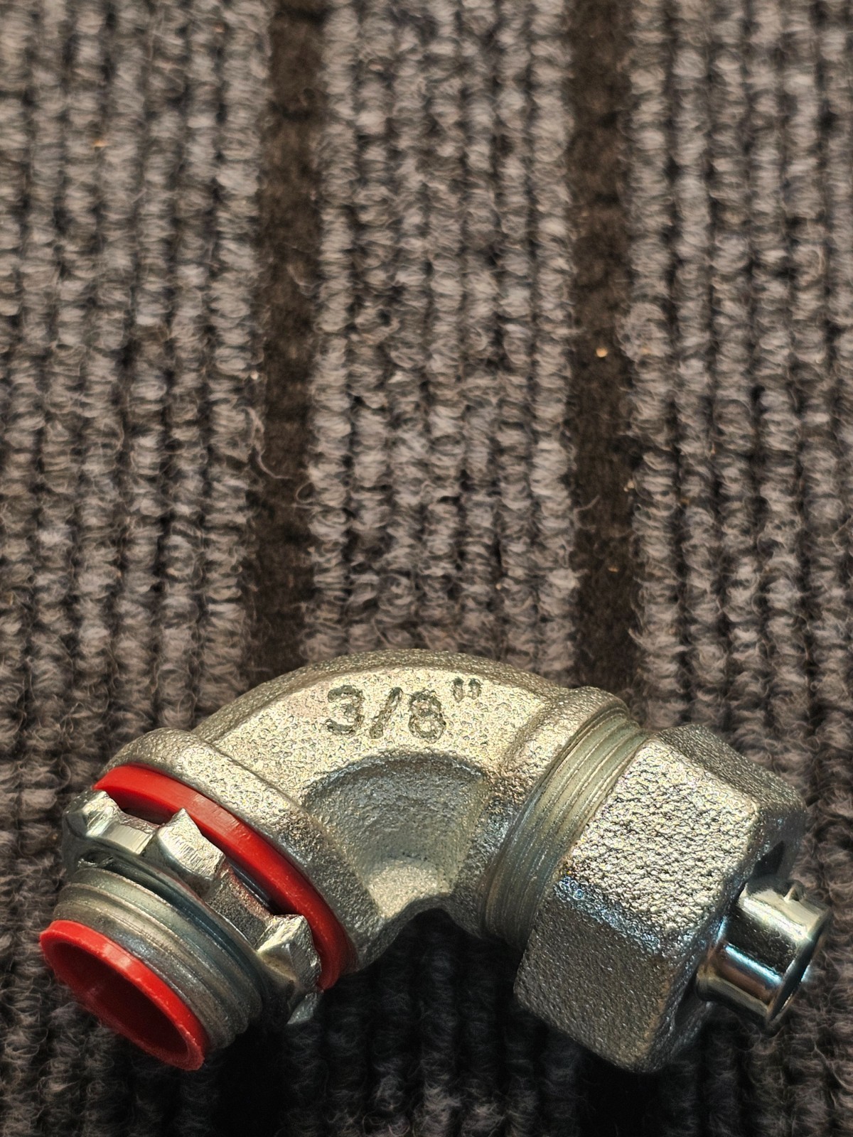 (QTY 10) Southwire Topaz 490S: 3/8″ Iron Insulated 90° Liquid Tight Connector