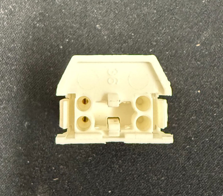 10pk – Leviton 23654-SNP – T5 Fluorescent Shunted Snap-in Socket (LH0750)