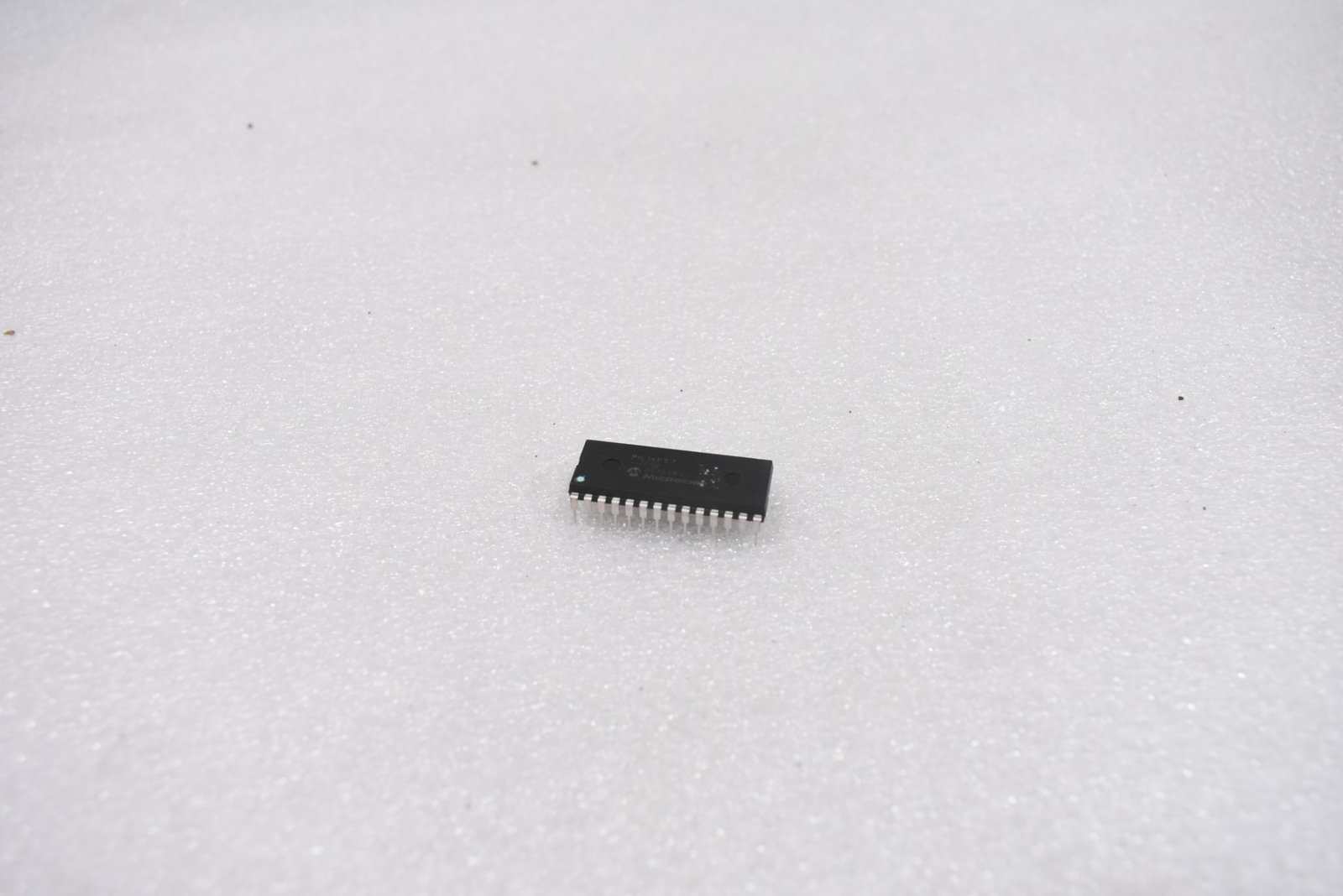 MICROCHIP TECHNOLOGY PIC16F57-I/P MICROCONTROLLER 20 MHZ (LOT OF 30)