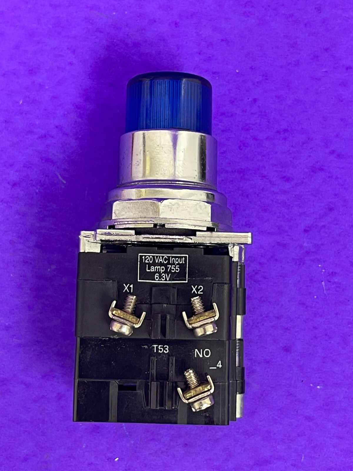 Cutler Hammer Illuminated Blue Pilot Light 120V w/ 1NO