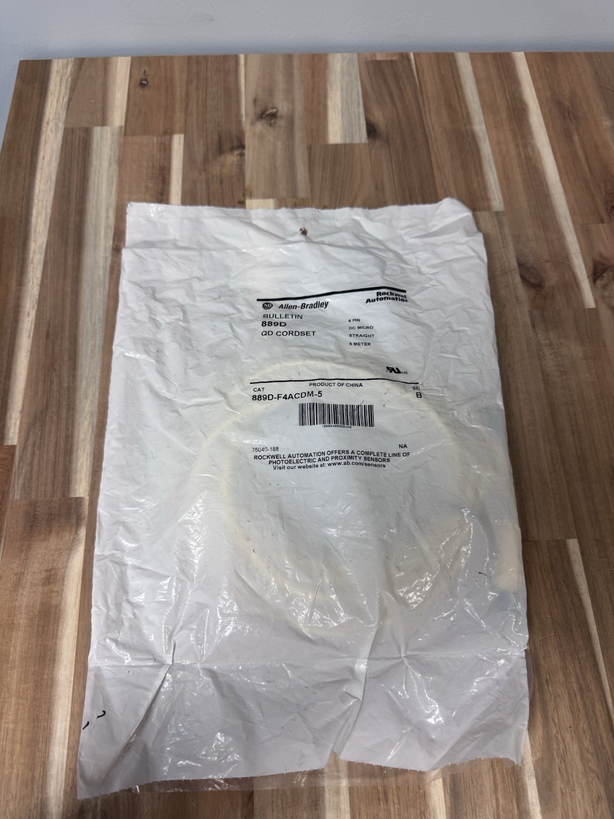 NEW- Allen Bradley 889D-F4ACDM-5 DC Micro 4 Pin Straight 5m Cable Ser B