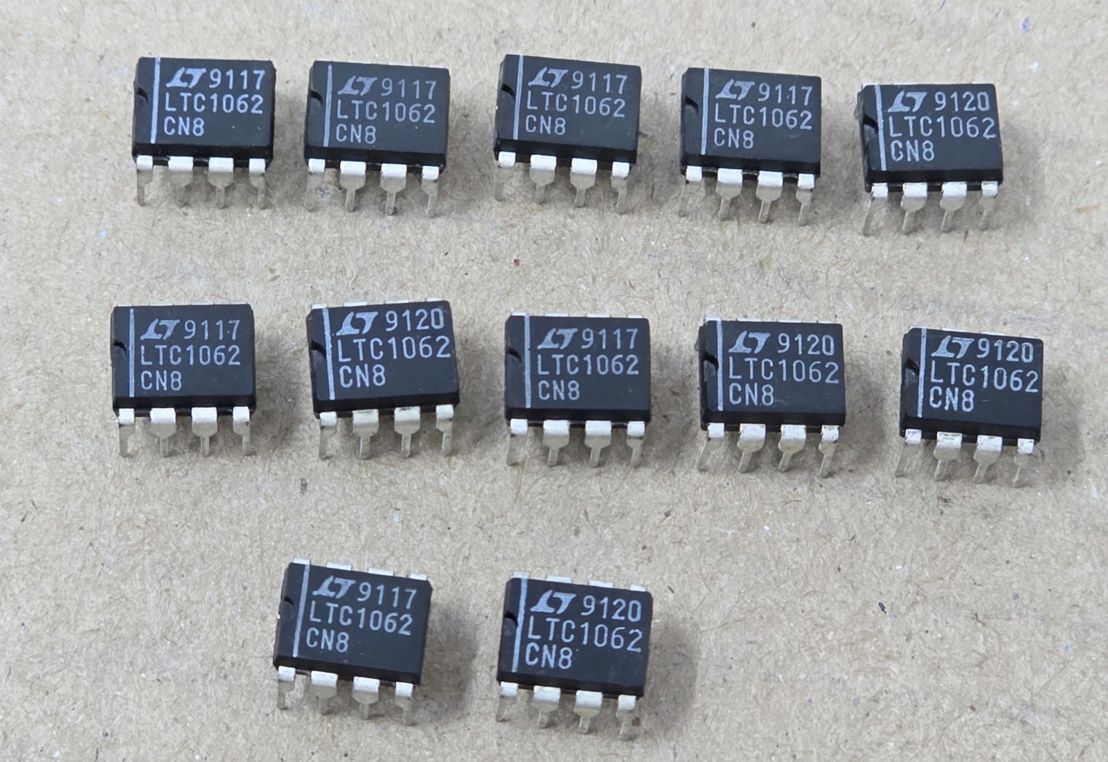 (Lot of 12) Linear Technology LTC1062-CN8 ICs