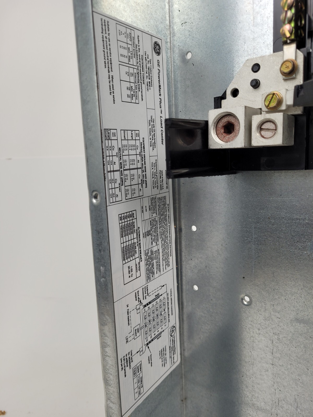 GE Powermark Plus Load Center Main Breaker 12 Circuit 240V 200A Max 1P 3W – New
