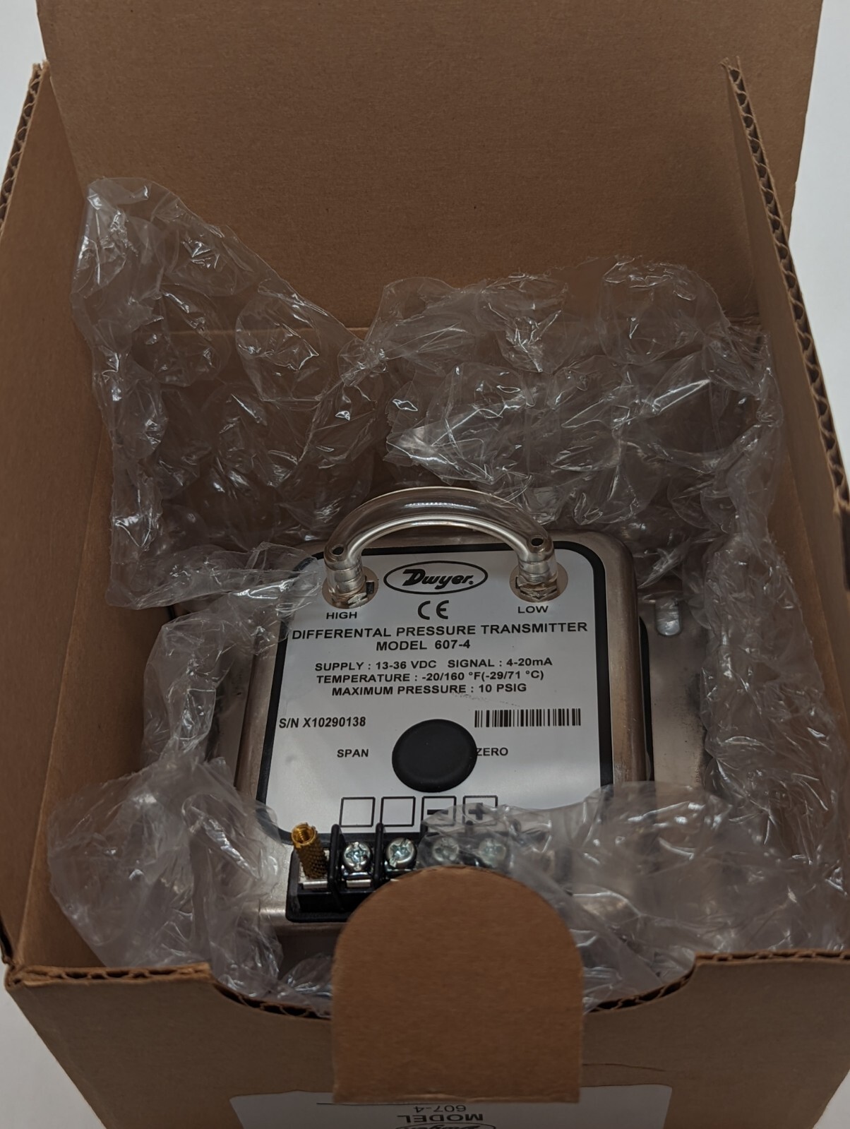 Dwyer 607-4 Differential Pressure Transmitter NEW Original Packaging