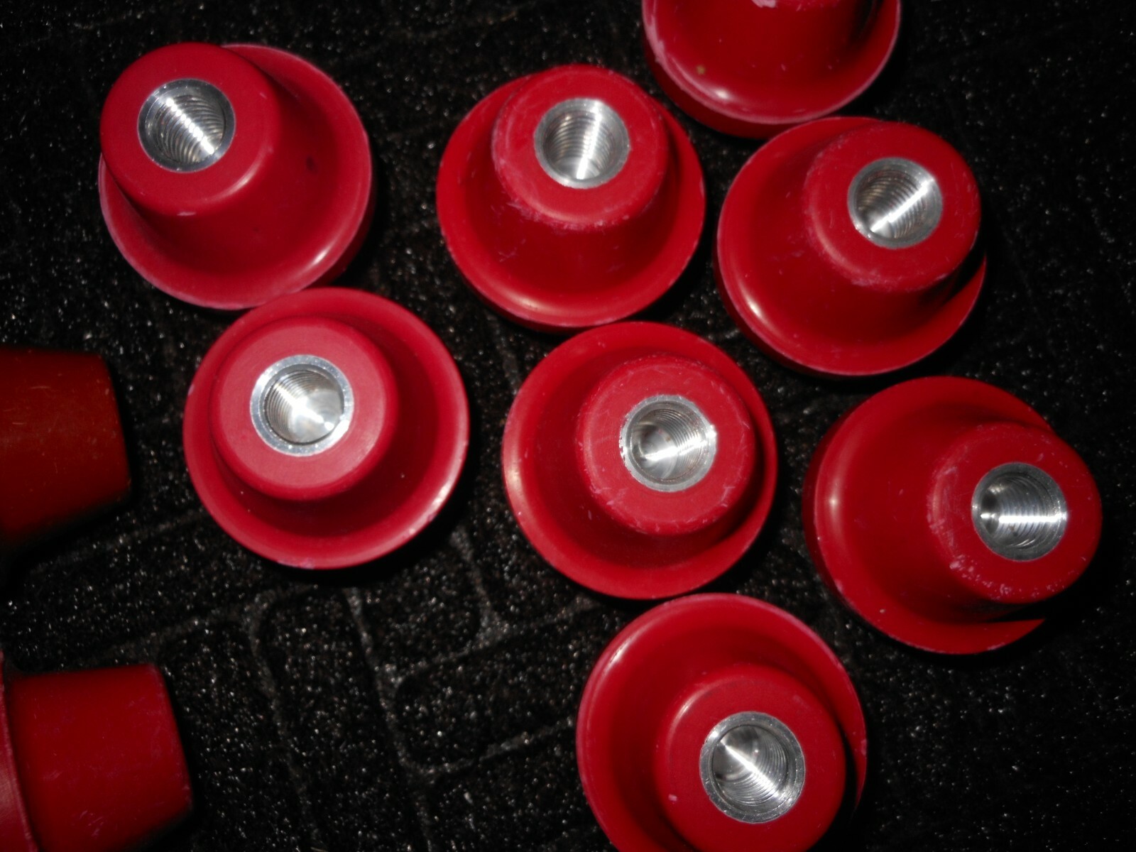(8) COOPER B-LINE SB1157 STAND-OFFS ISOLATORS 5/8″-11 THREAD, RED
