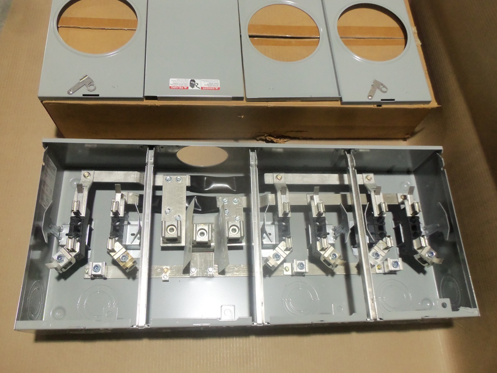 NEW Siemens UA3717-YPZA 200 AMP 3-Gang Meter Socket Ringless Horn Bypass 600V AK