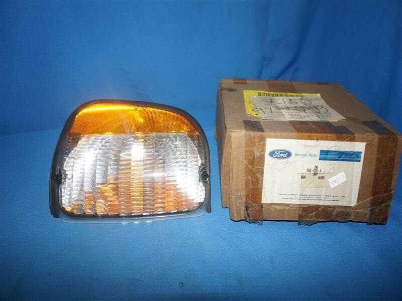 Ford F2UZ-13201-A F2UZ13201A Lamp Parking LH NEW NOB