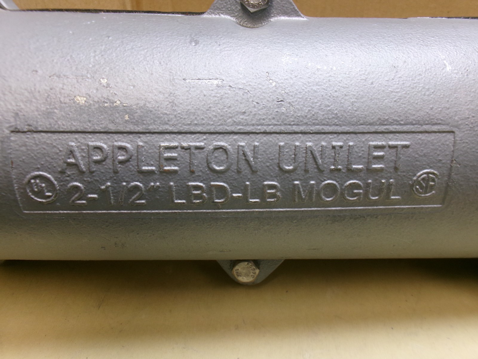 Appleton Unilet 2-1/2″ LBD-LB Mogul Conduit Body with Cover