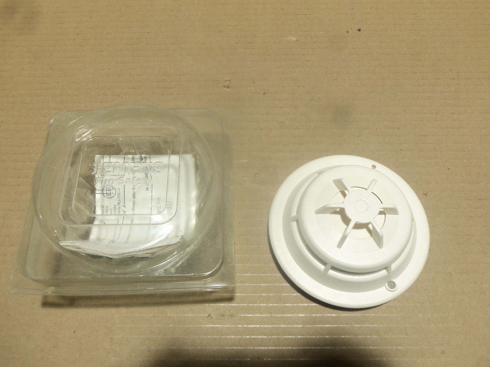 NEW Siemens FPT-11 Fire Detection Heat Detector Head For Use w/ 2378 Base AK
