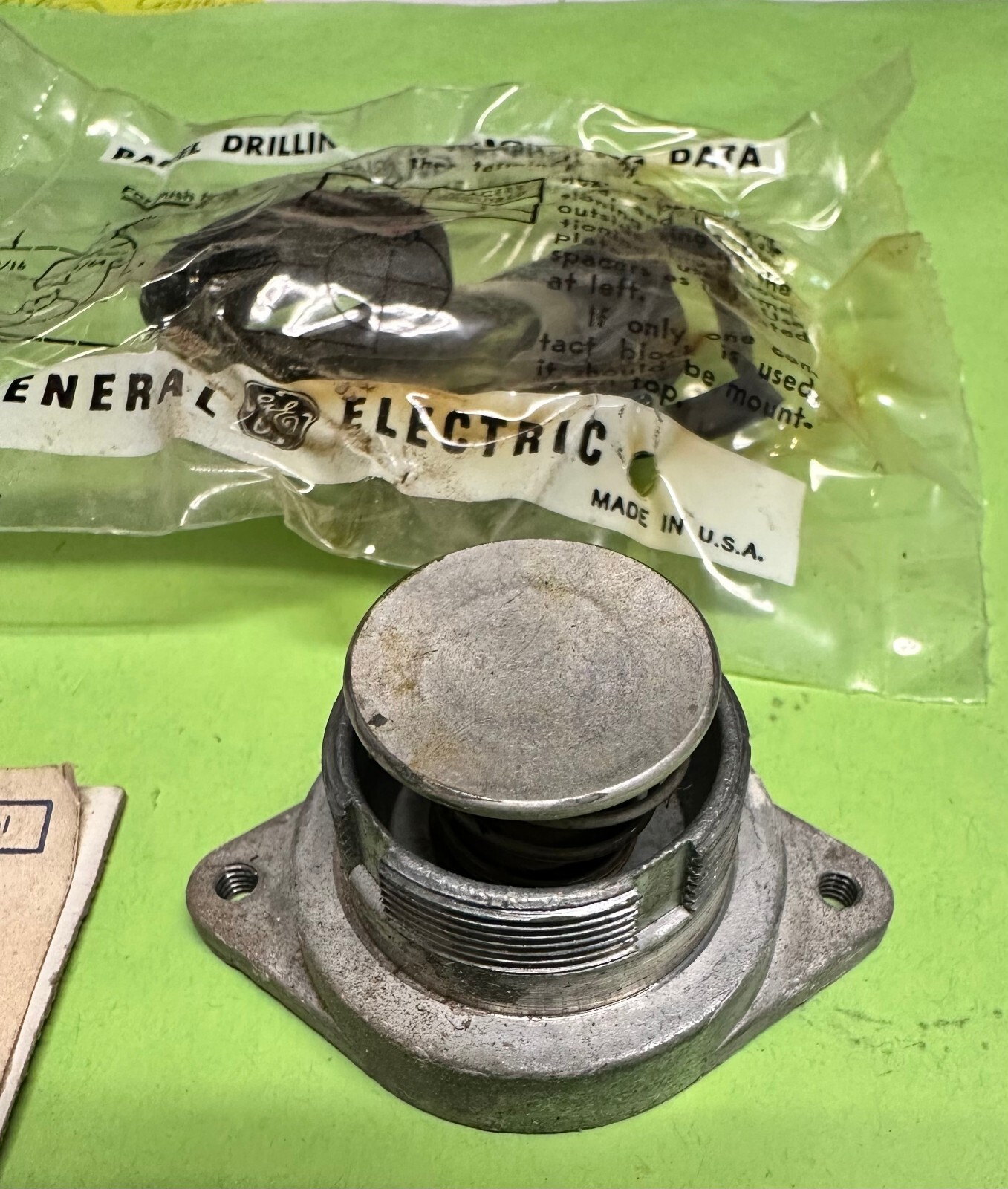 GE CR2940UA2008 Heavy Duty Oil Tight PushButton