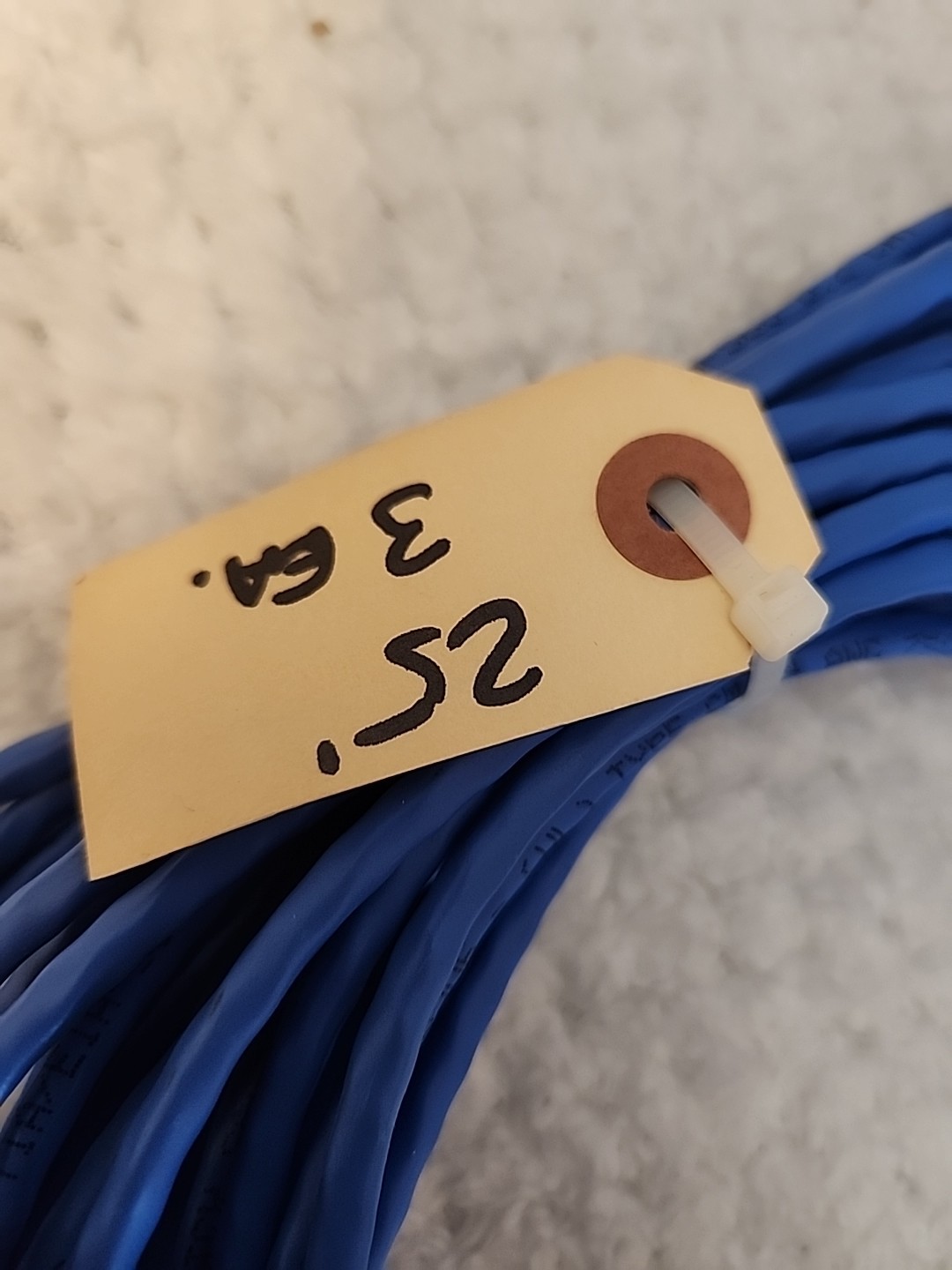 Quabbin 5506 DataMax Patch Cable Cat5E 24 AWG 3 Pair 25′ Blue
