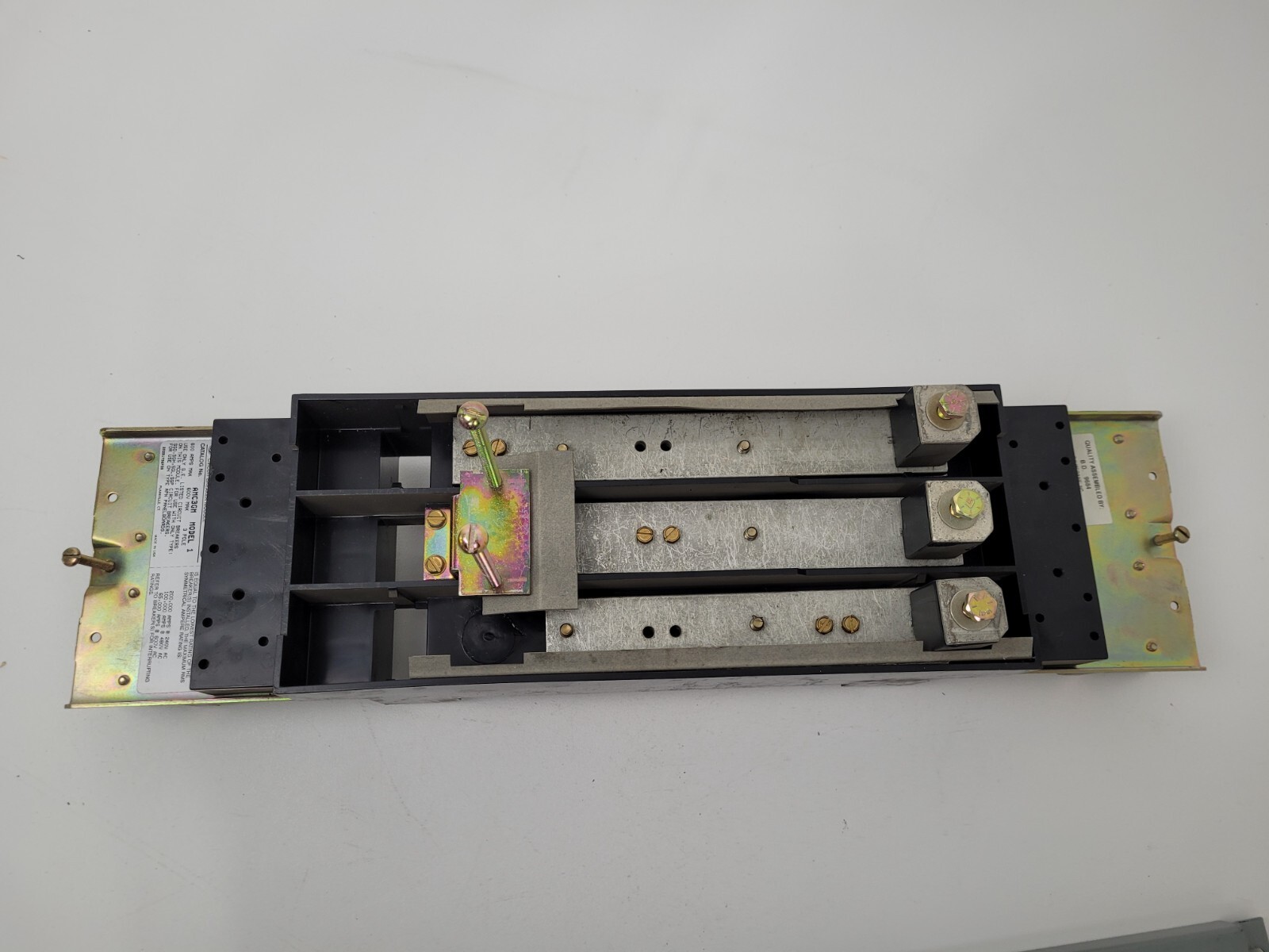 AMC3GMFP / AMC3GM GE Circuit Breaker Module 600A APN Panelboards 27″ Cover