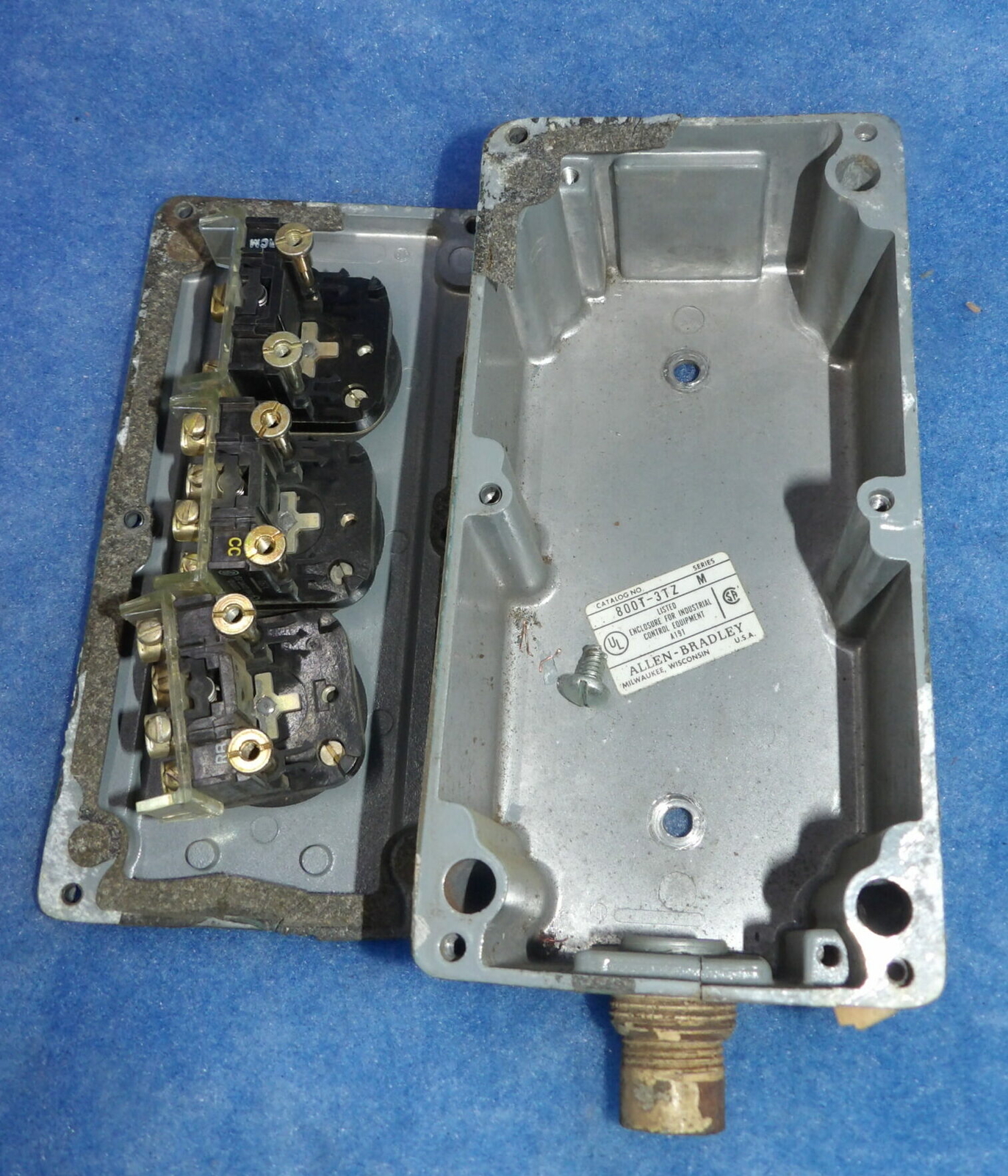 Allen Bradley 800T-3TZ Series M Pushbutton Enclosure Switch + 1 Year Warranty