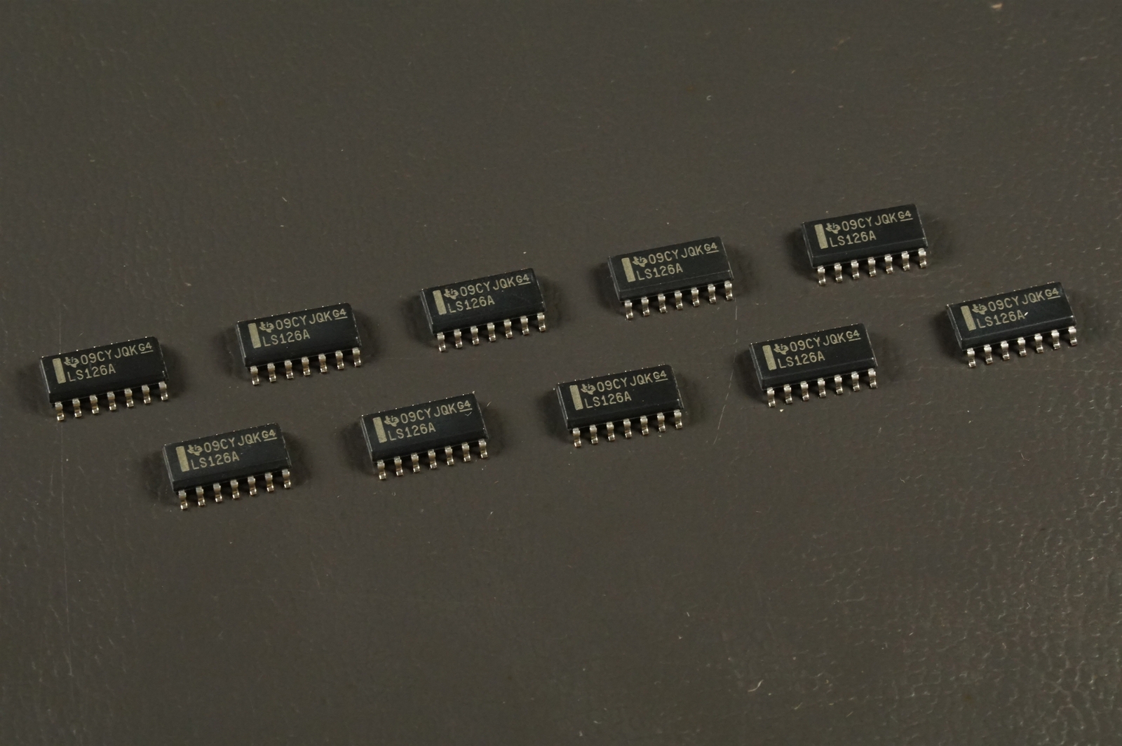 Lot of 10 SN74LS126AD Teas Instruments Quadruple Bus Buffer 3State Output 14 Pin