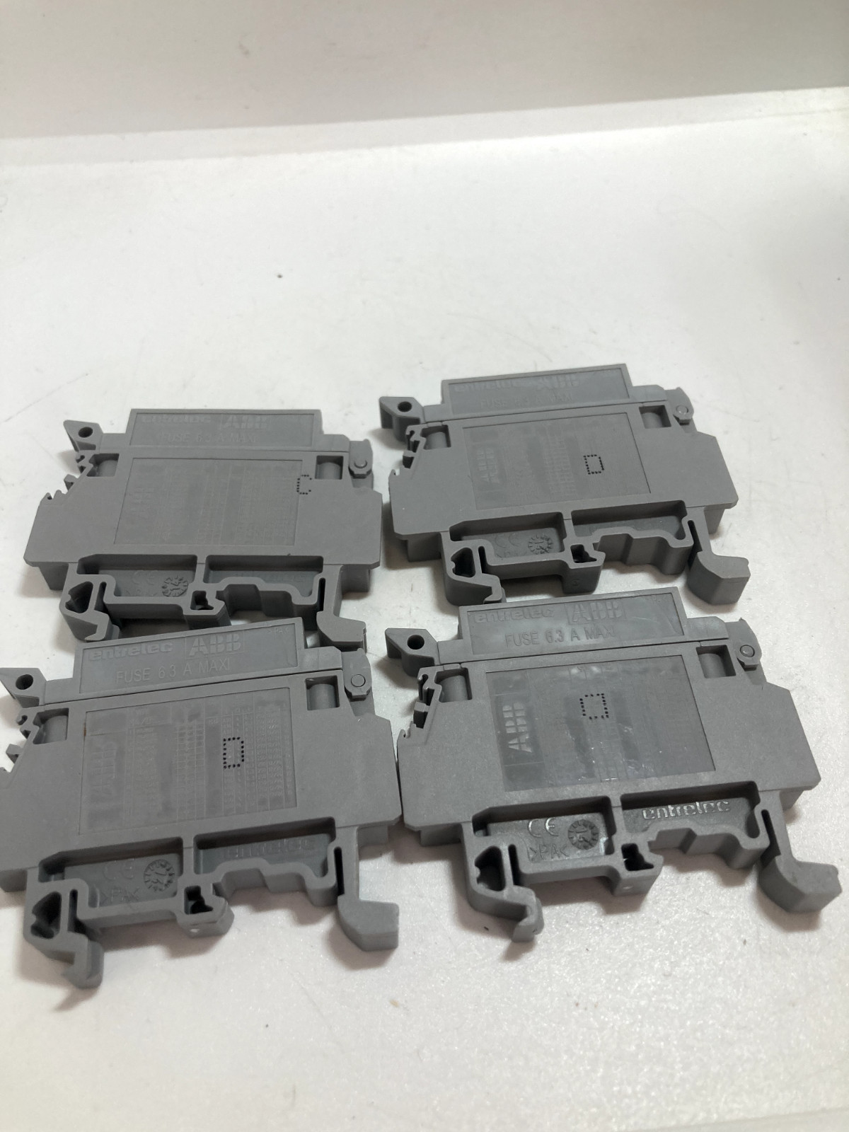 ENTRELEC 1SNA 115 665 R2500 TERMINAL BLOCKS 24V (LOT OF 4) NNB