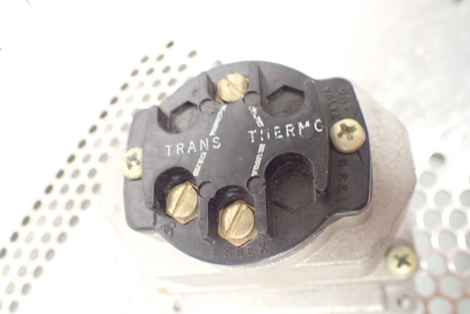 ESSEX 21031 24V 50/60Cy .4A Used With Warranty See All Pictures