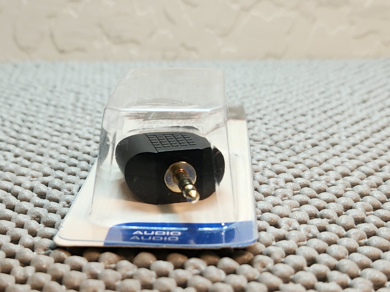 Monster JHIU0001 Just Hook It Up 3.5 mm Stereo Plug To Dual RCA Jacks New