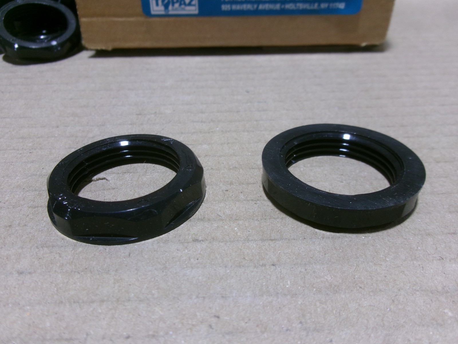 Topaz NLN34B Box of 70 3/4″ Plastic NPT Locknut Nylon Black AK