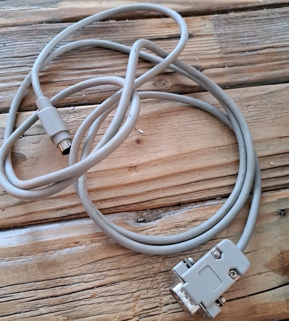 Vintage Unbranded Mini 8 Pin DB 9 Male Micro Connector Cable for Apple Mac ?