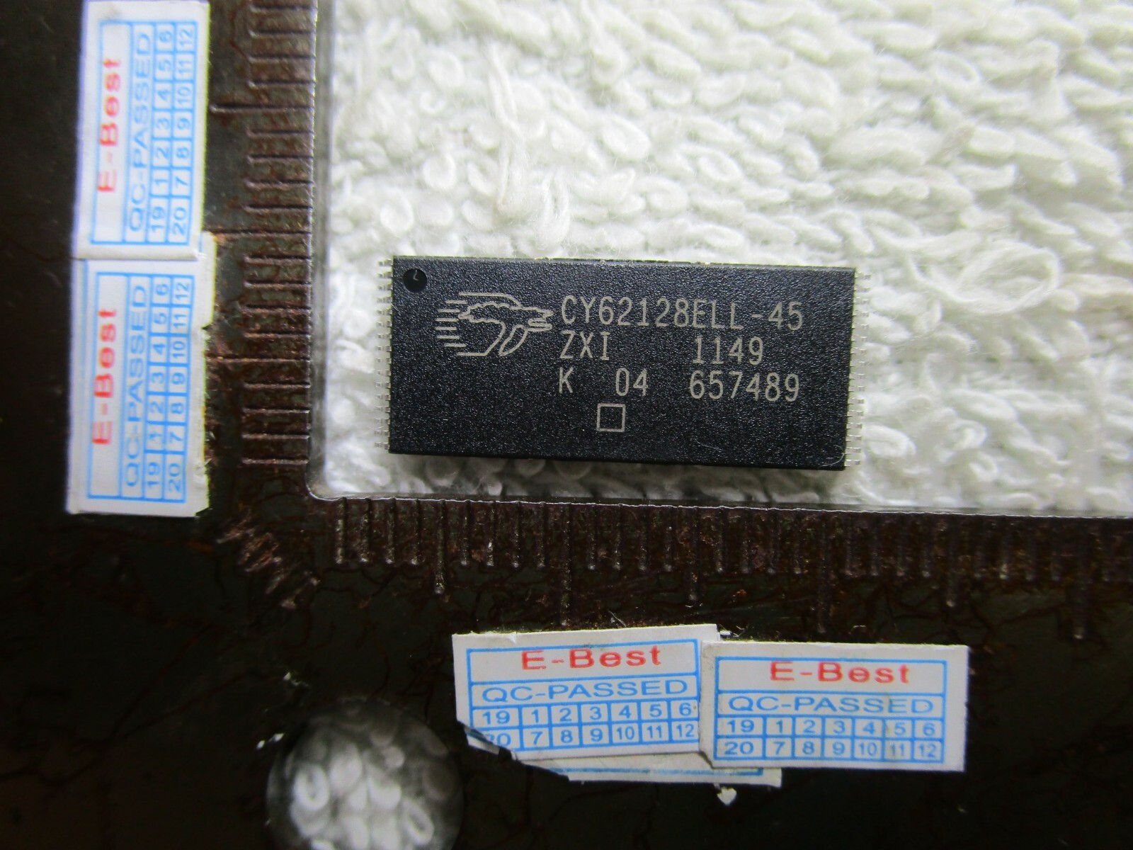 3pcs CYG2128ELL-45ZXI CY62I28ELL-4SZXI CY6212BELL-45ZX1 CY62128ELL-45ZXI TSOP32