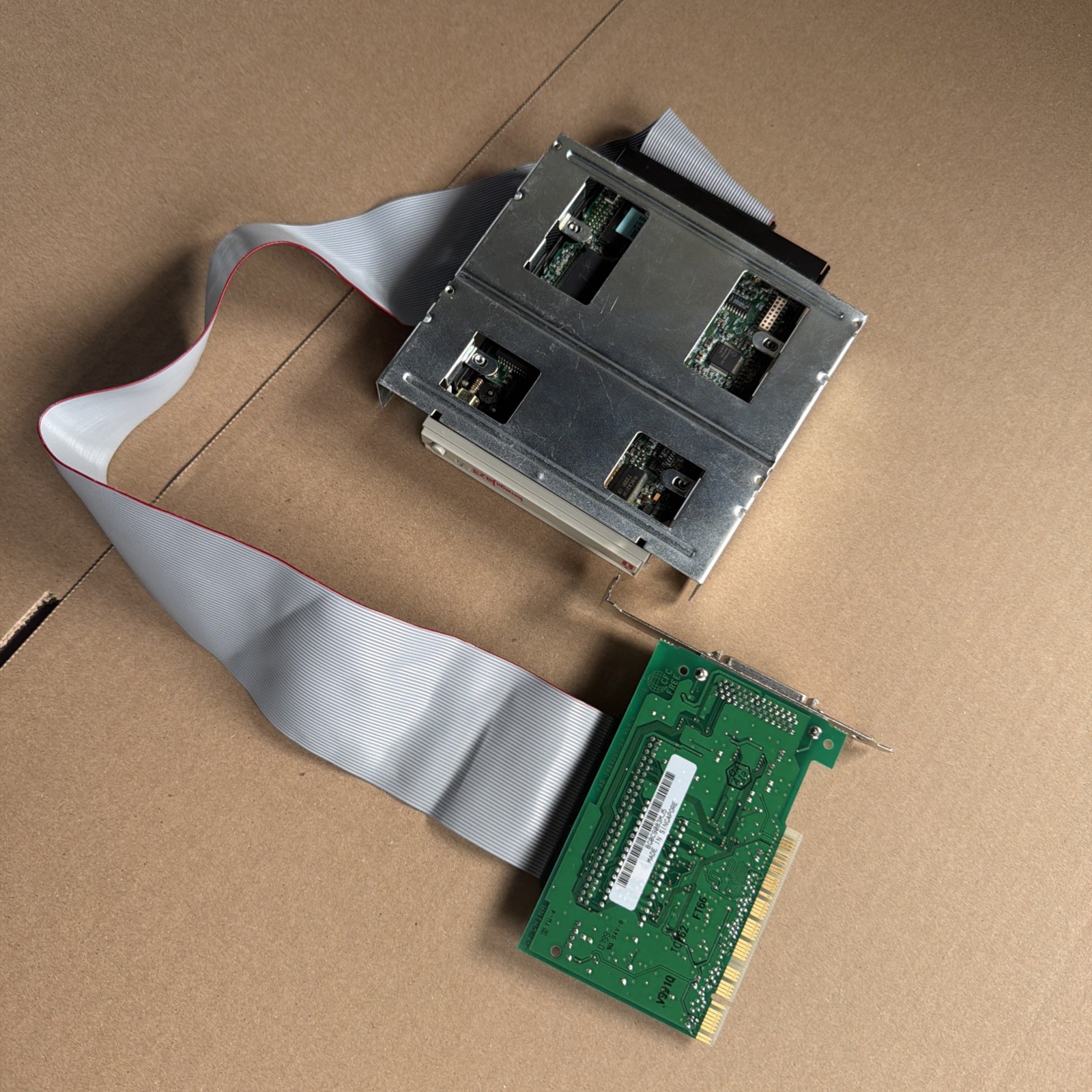 V1000SI IOMEGA JAZ DRIVE 1GB WITH AHA-2910C CARD AND RIBBON CABLE