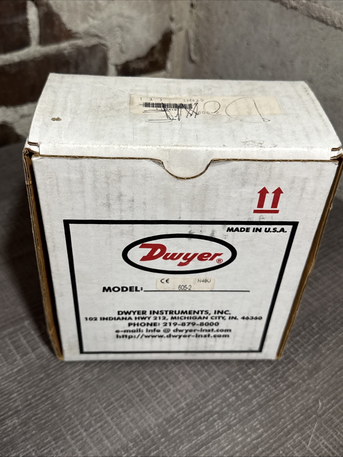 DWYER 605-2 / 6052 Lightly Used – 2 PSI