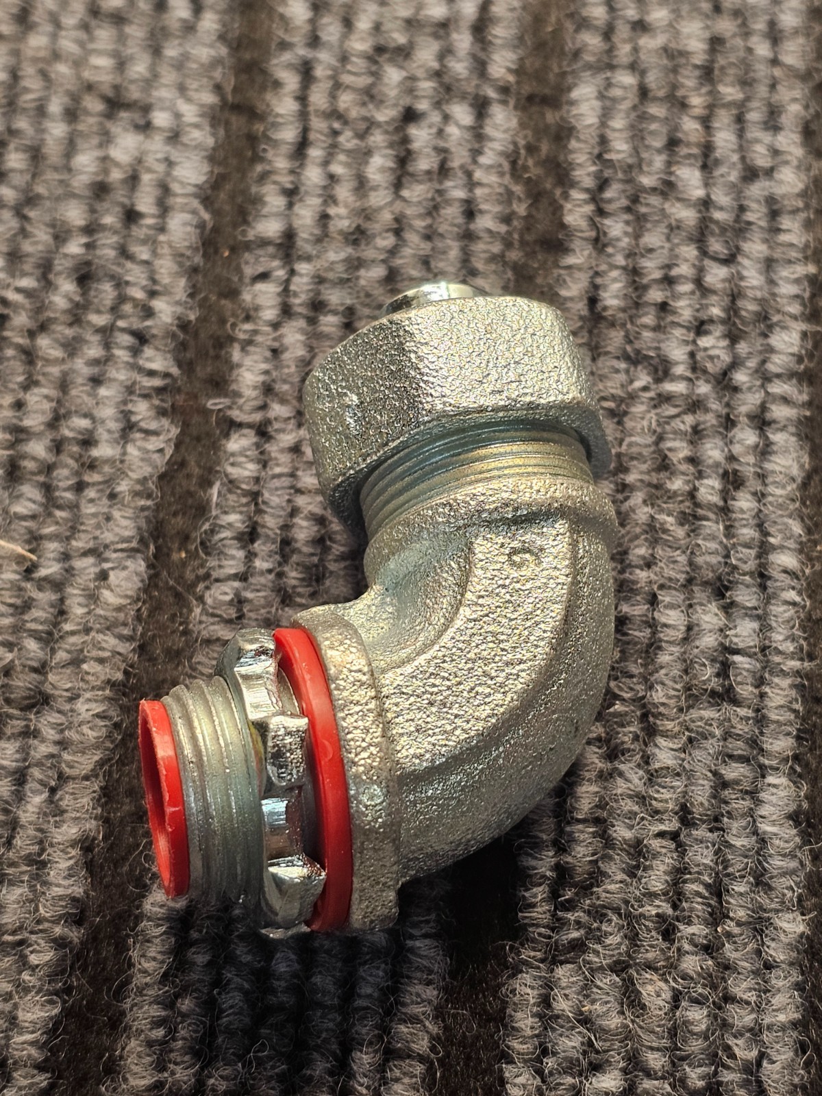 (QTY 10) Southwire Topaz 490S: 3/8″ Iron Insulated 90° Liquid Tight Connector