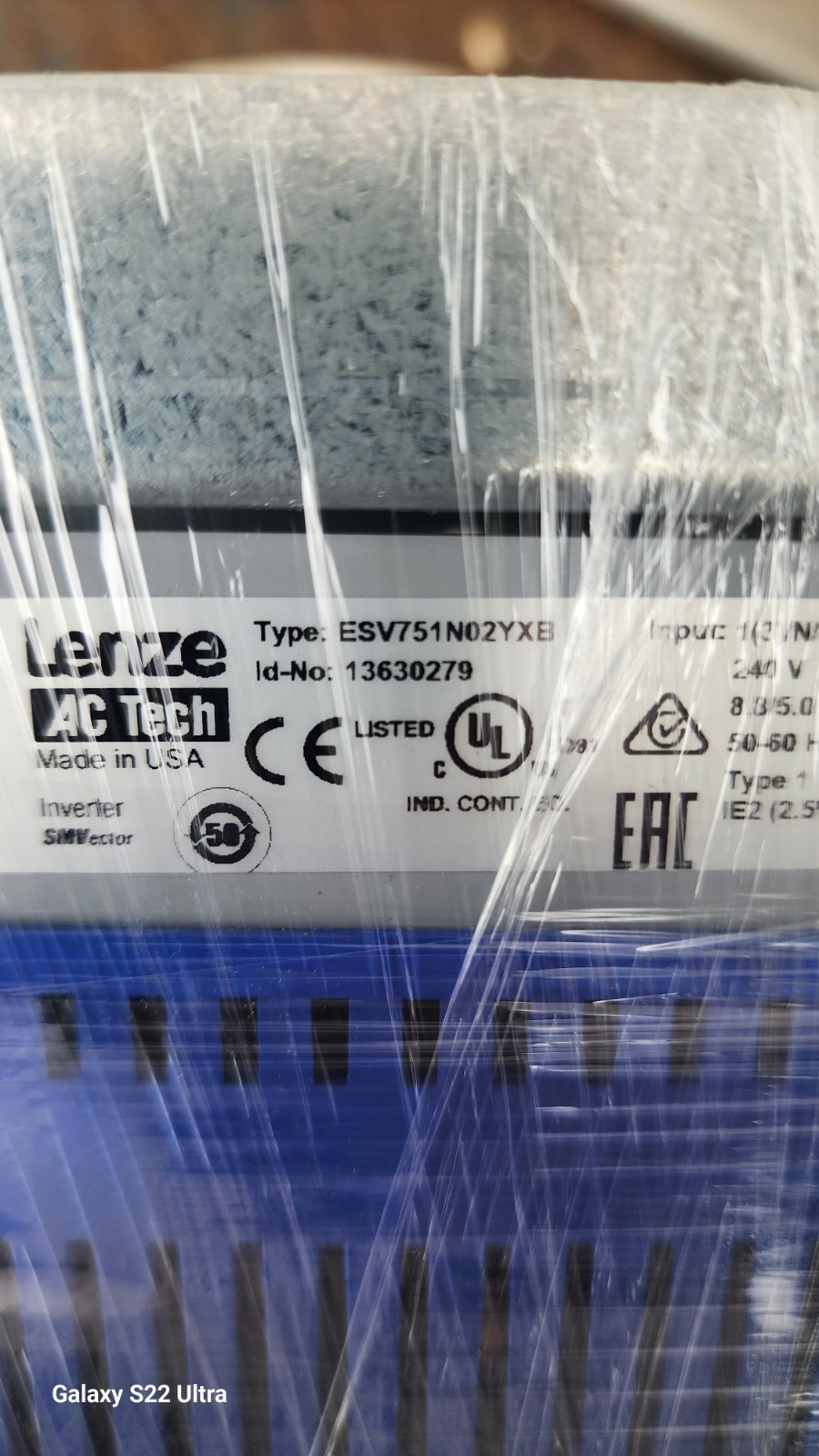 LENZE ESV751N02YXB / ESV751N02YXB Servo inverter (BRAND NEW)