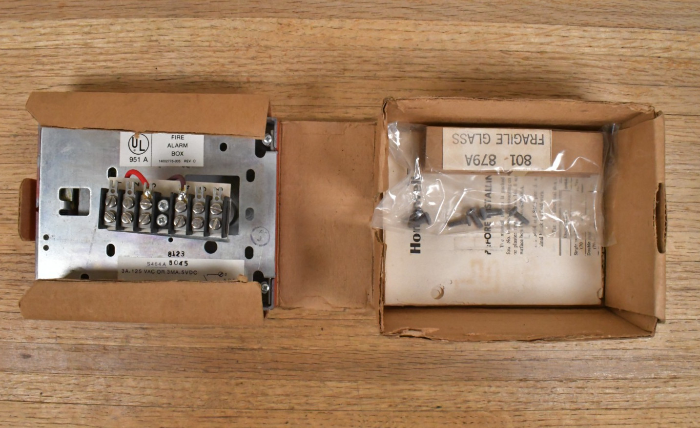 UNUSED IN BOX VTg Honeywell S464A Metal Pull Down Fire Alarm