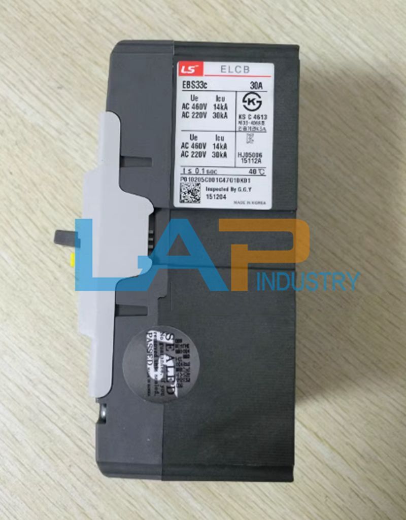 1PCS New Molded Case Circuit Breaker EBS 33C 3P Air Switch 5A 10A 15A 20A 30A