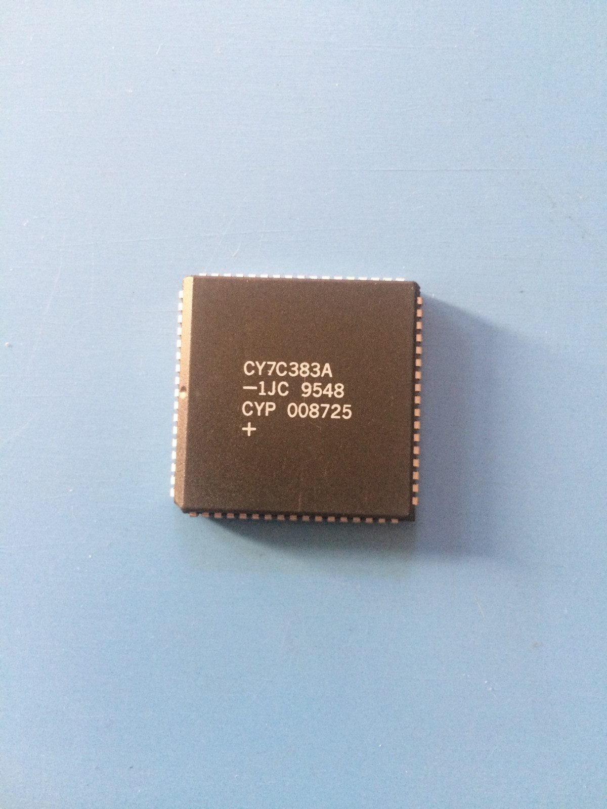 CY7C383A-1JC CYPRESS IC FPGA 192-CELL CMOS LDCC 68PIN UV-Erasable Switch Matrix