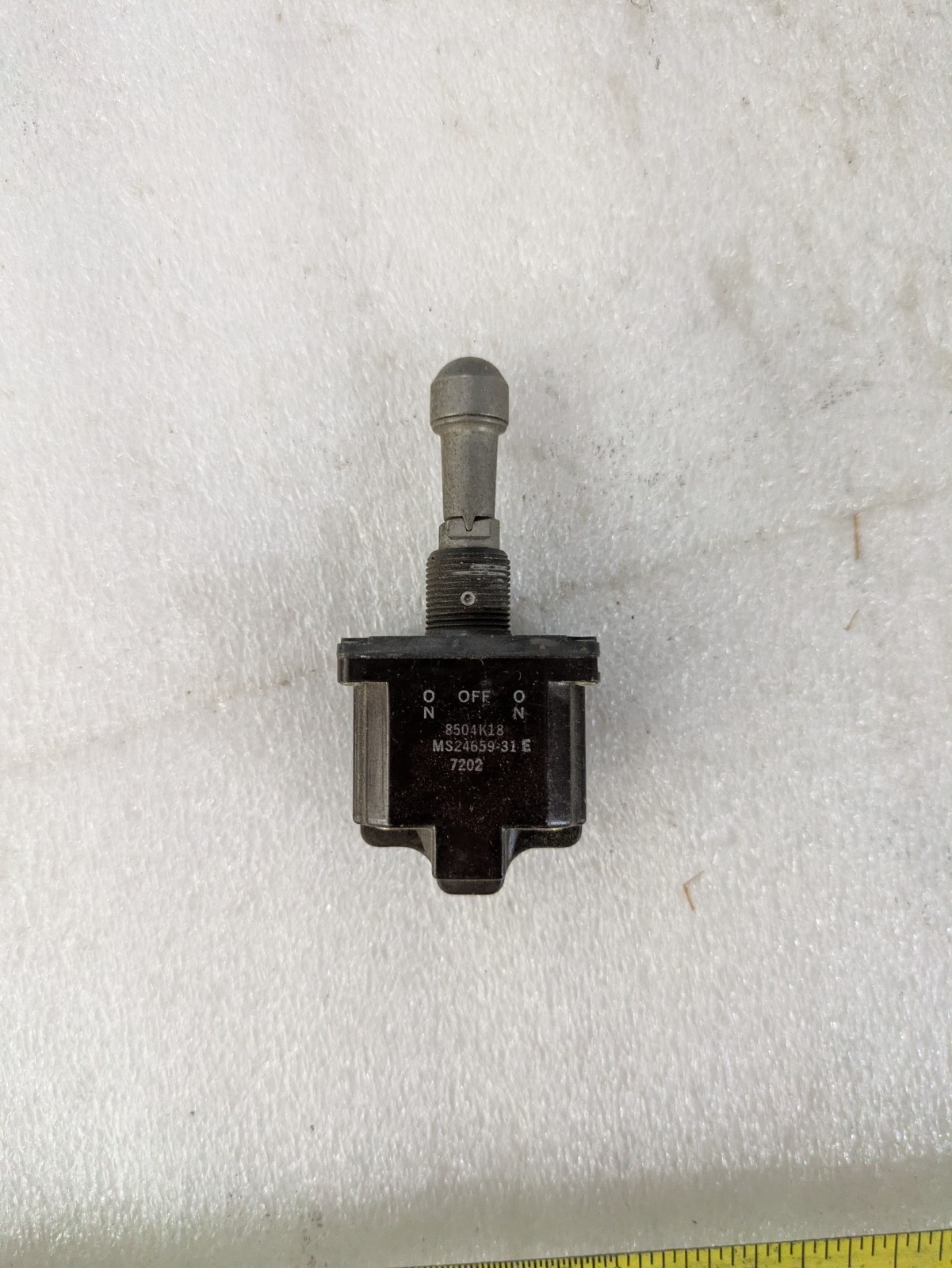Honeywell 8504K18 MS24659-31E Toggle Switch DPDT ON-OFF-ON Mil Spec 2TL1-5E