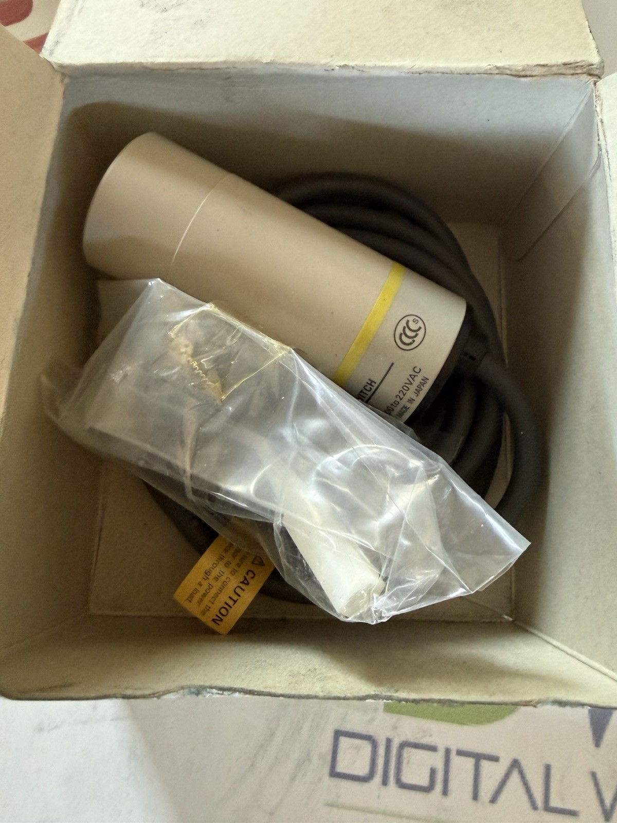 Omron E2K-C25MY2 E2KC25MY2 Proximity Switch New In Box