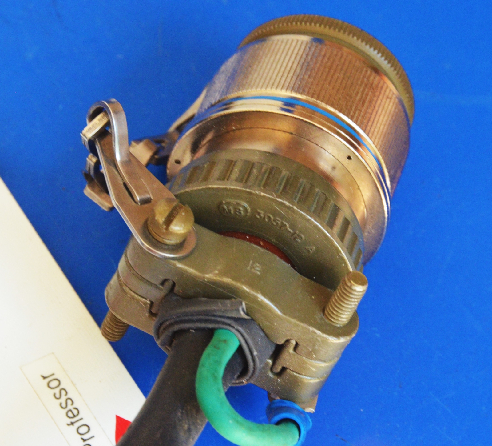 Amphenol MIL Spec 4-Pin Circular Connector Dust Cover Clamp MS3456620-4P Leviton
