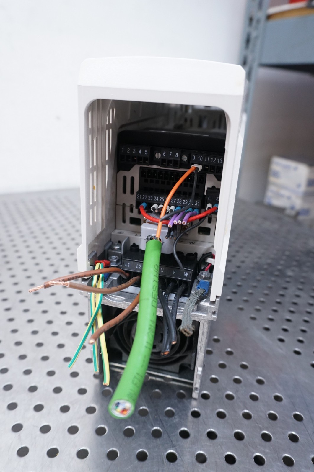 EMERSON M700-032-00106 A servo drive 240VAC input