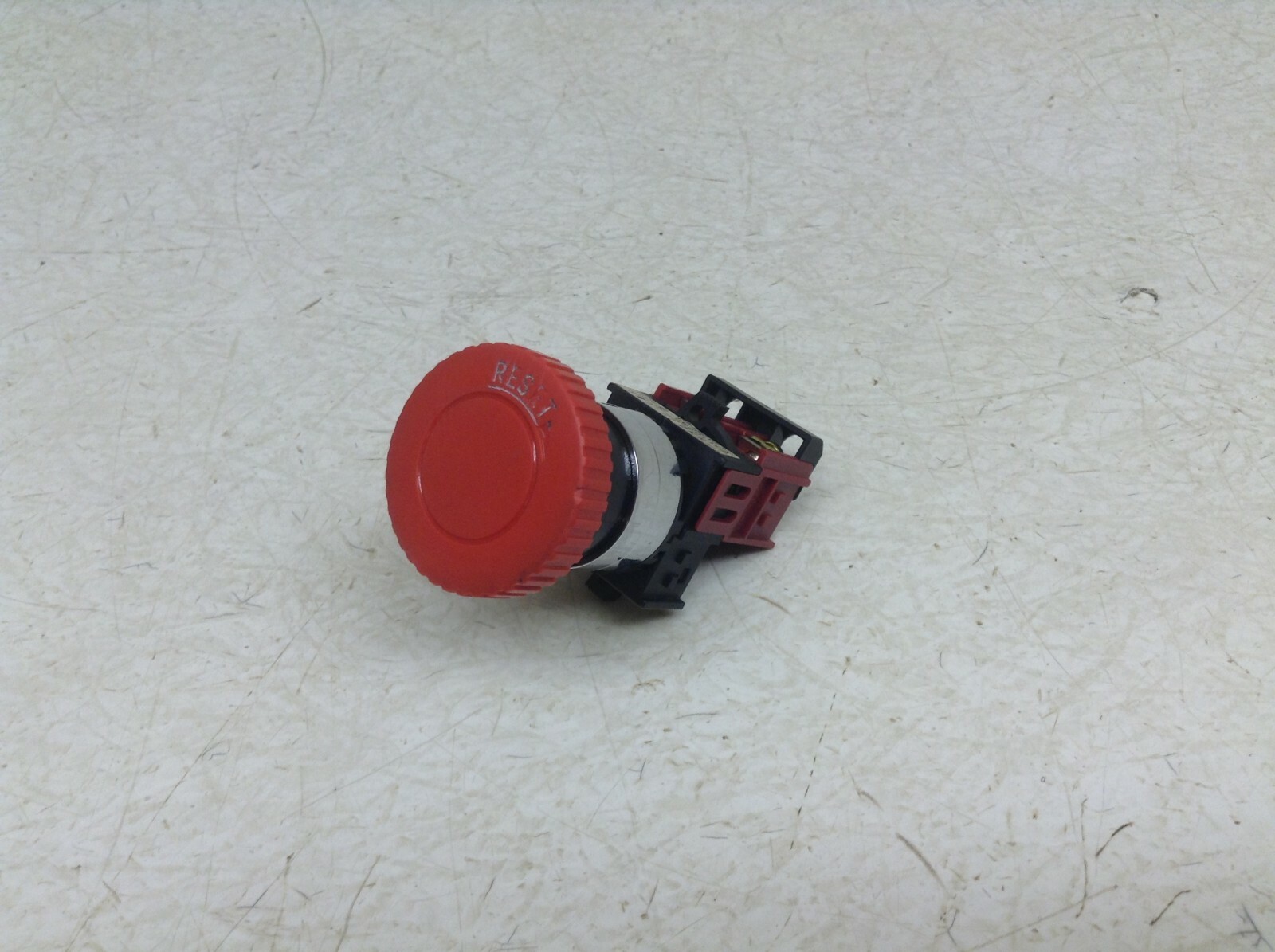 Maruyasu HMD22-01R Red Push Twist Button HMD2201R HMD22-O1R (TSC)