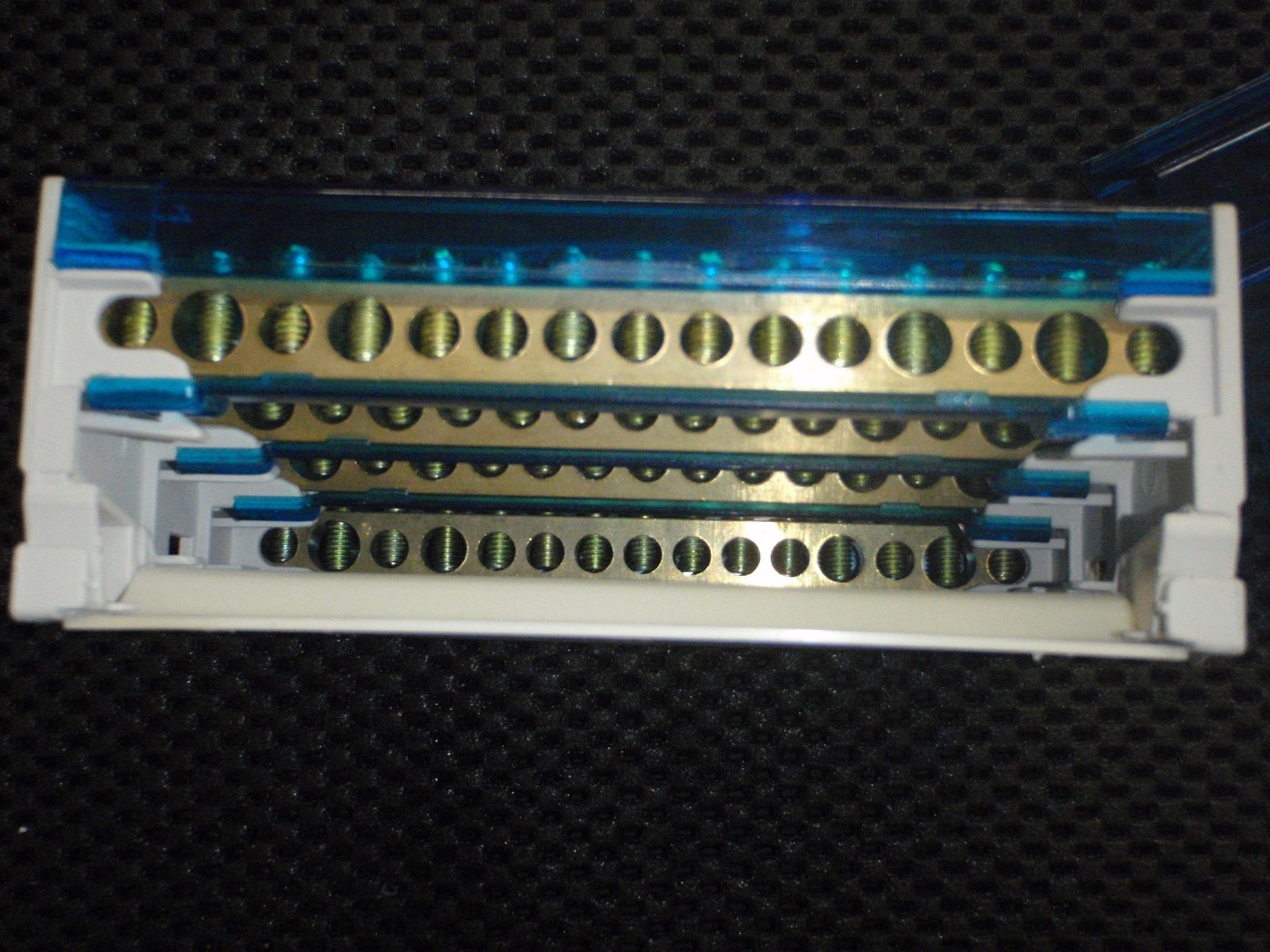 POWER DISTRIBUTION COMMON BLOCK 60 POLE DIN RAIL 048-88