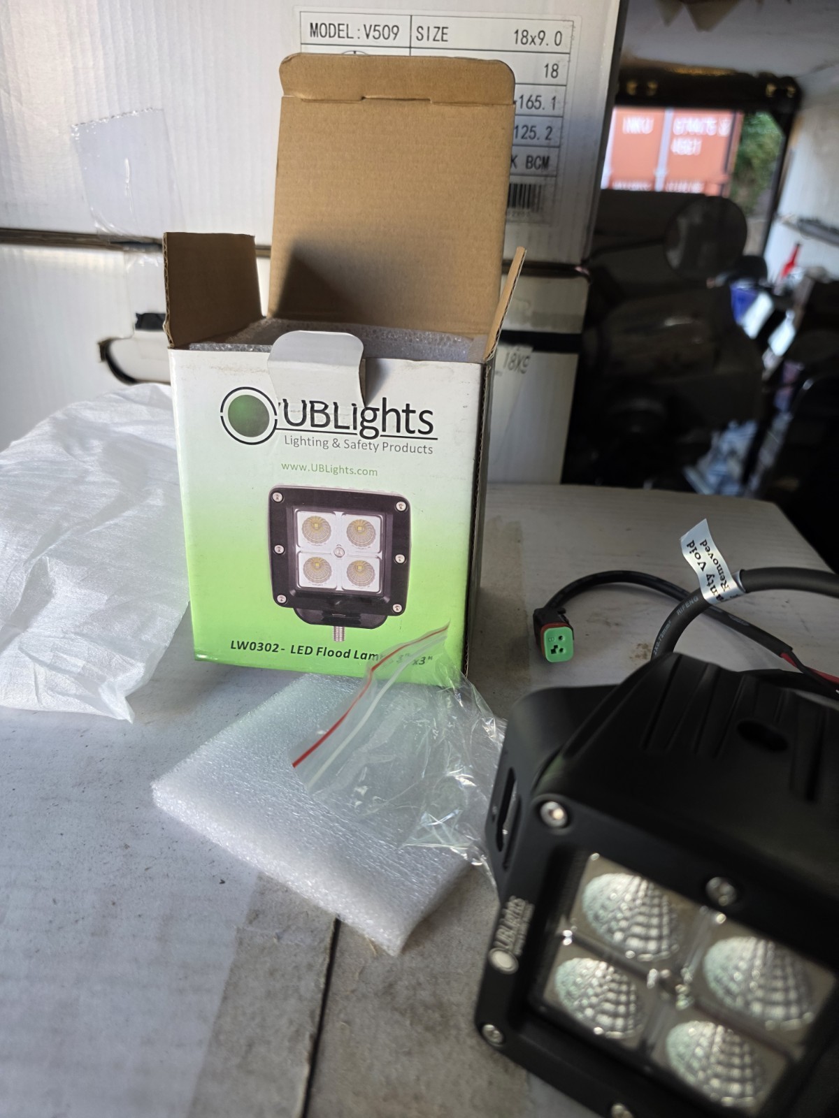 LW0302 – UBLIGHTS – 960 Lumens – LED Flood Lamp – 3″ Square, 10V-30V Range