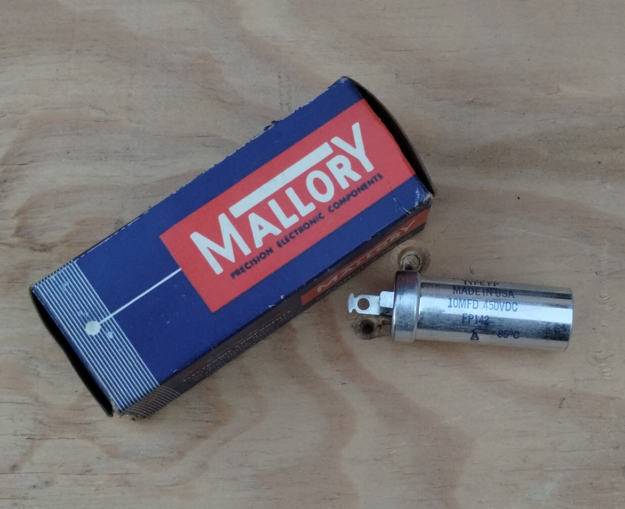 FP-142 – MALLORY – 10MFD 450V CAN NIB- VINTAGE CAPACITOR