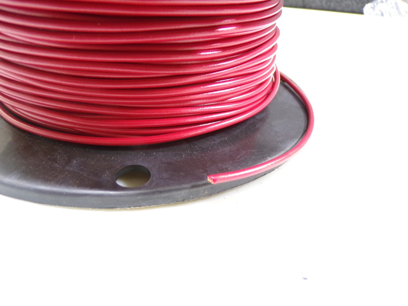 24-15992 – Wire, PVC, Red, 18 AWG, 250 ft, 76.2 m(TS)