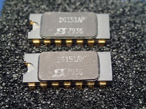 1 LOT ( 2 PCS) DG151AP INTEGRATED CIRCUIT NEW OLD STOCK NOS UNUSED