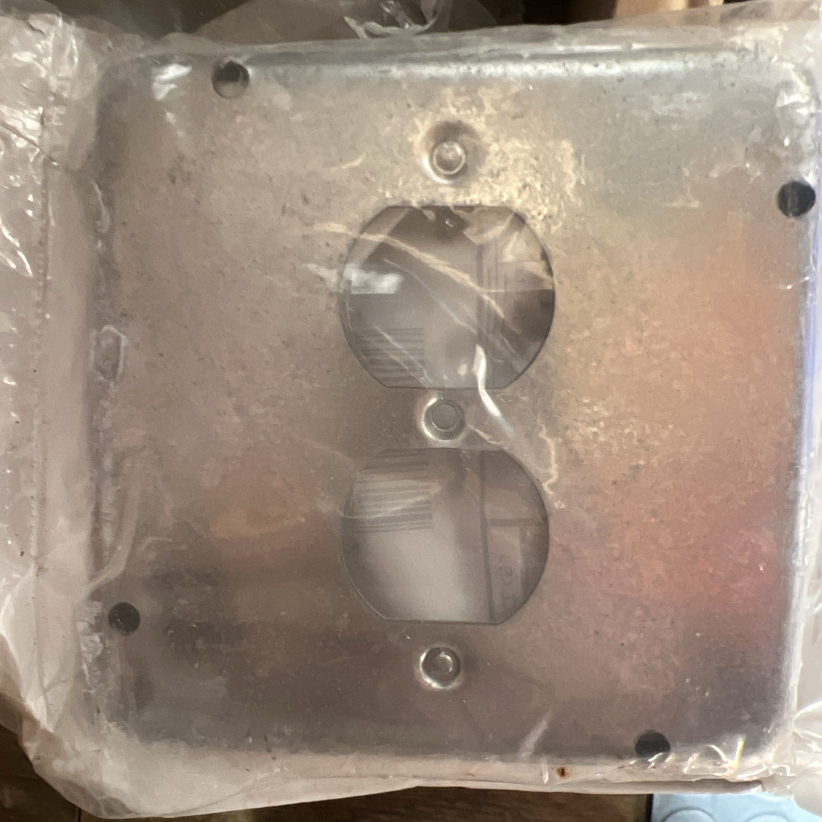 Steel City RSL-12, 4-11/16 Square Outlet Box Cover, 1 Duplex Receptacle, 1pc
