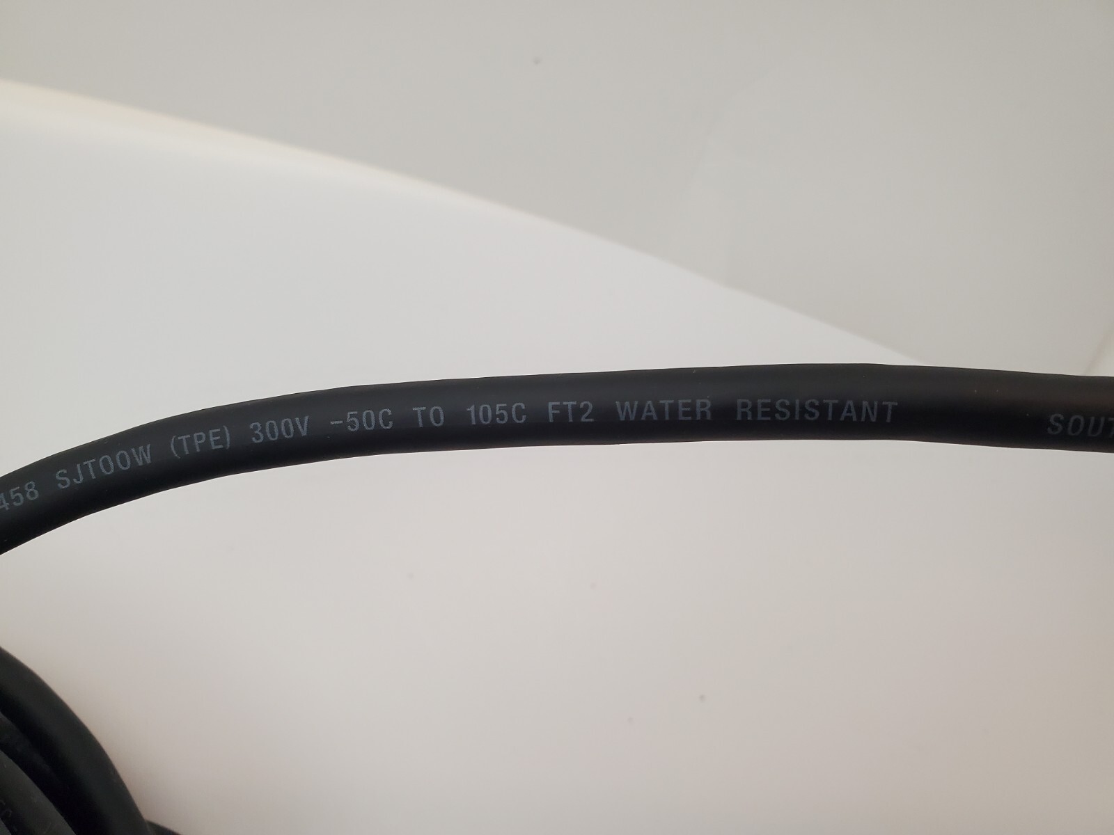 Southwire Seoprene Cord 3C 16 AWG SJE00W 300V -50C-105C Black Jacket 100 Ft.