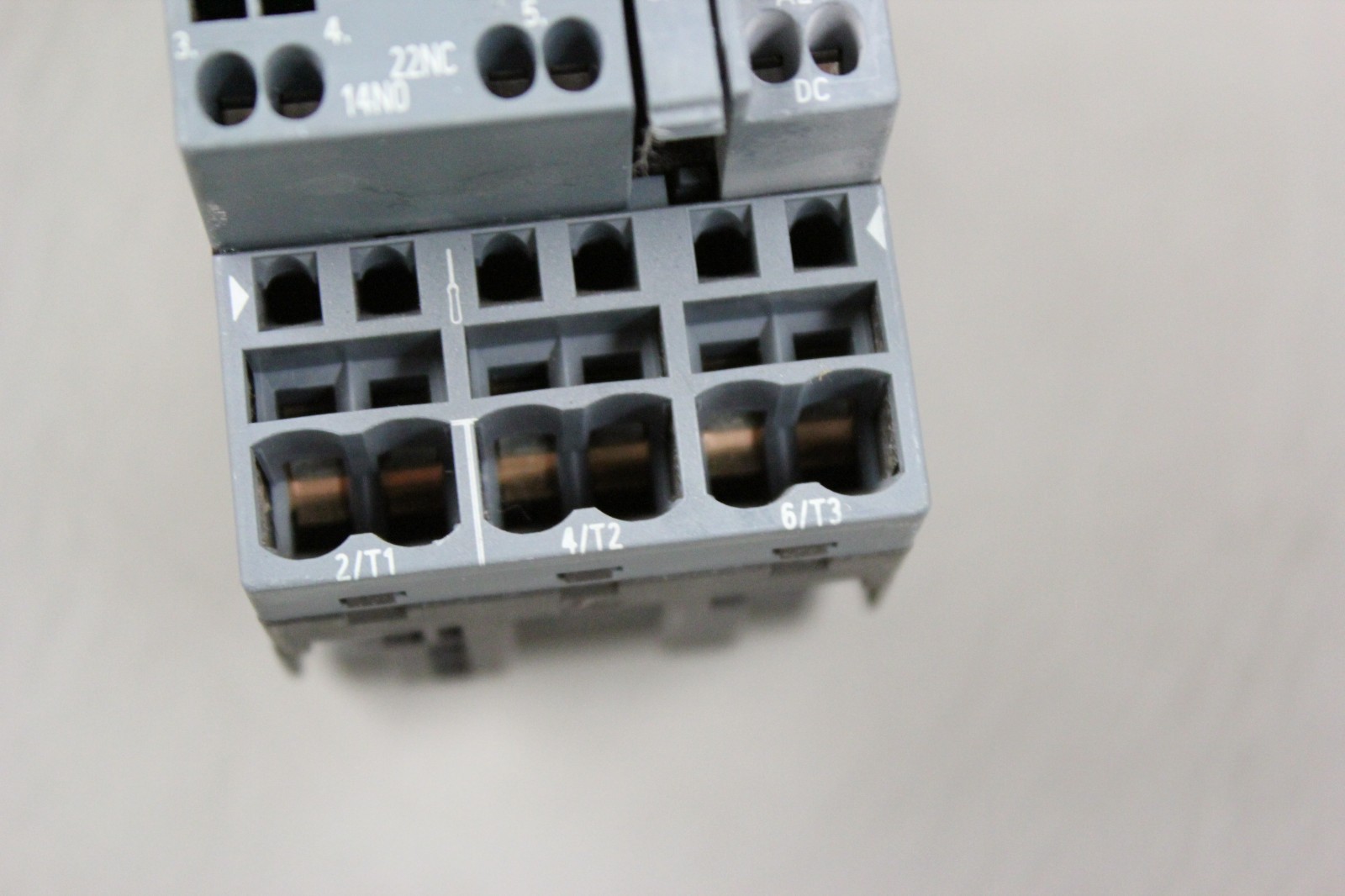 SIEMENS SIRIUS 3RT2024-2XJ40-0LA2 MAGNETIC CONTACTOR MODULE
