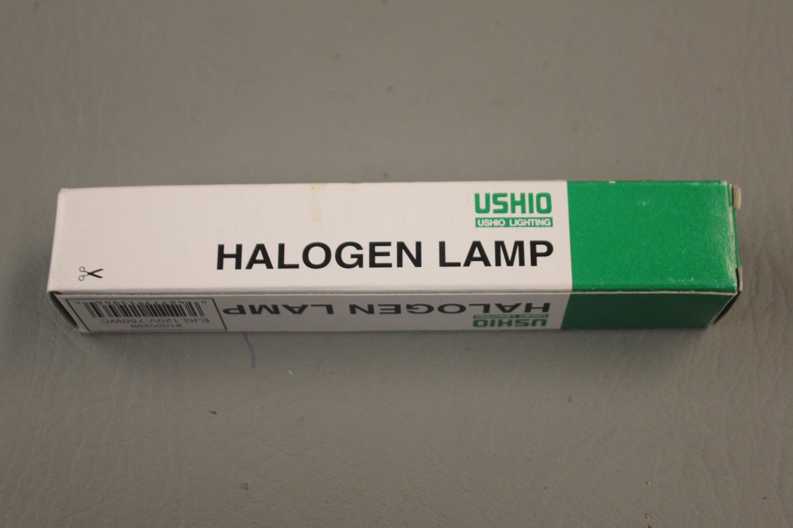 NEW USHIO LIGHTING REPLACEMENT HALOGEN LAMP BULB 1000299