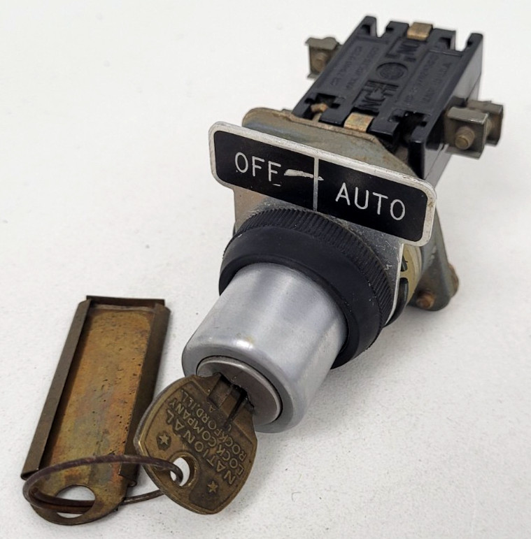 PA2235 GE Selector Switch w/ Key + CR2940U201 Contact Block – Next Day Option