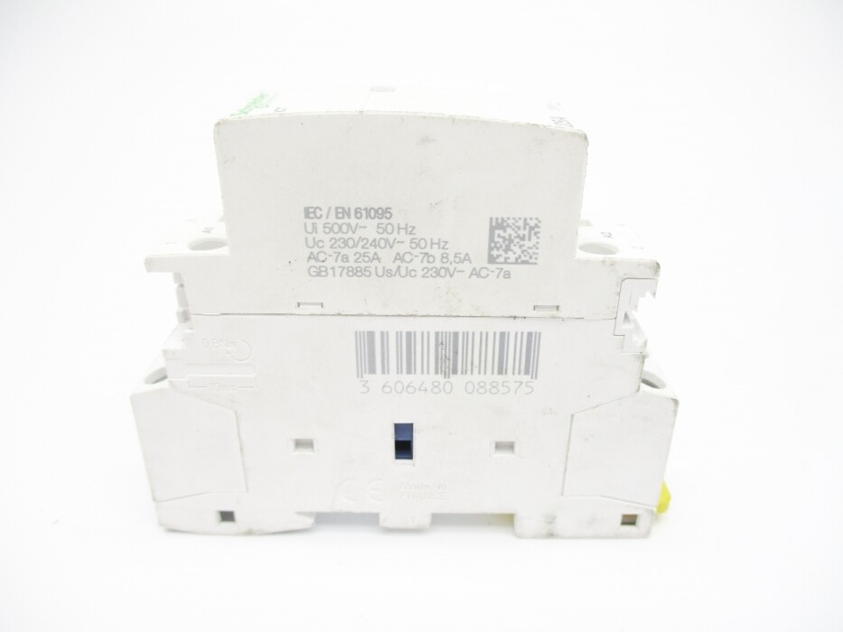SCHNEIDER ELECTRIC A9C20732 230/240V UNMP